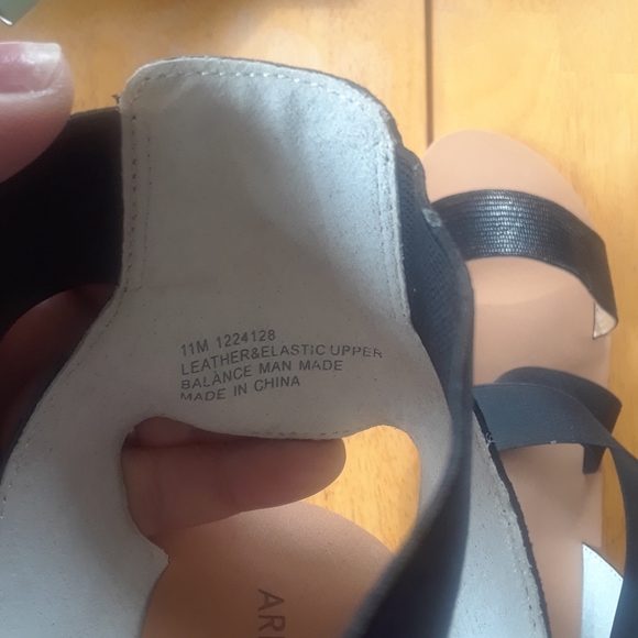 NWT🌻 Array Black Sandal🌻 - Picture 4 of 4